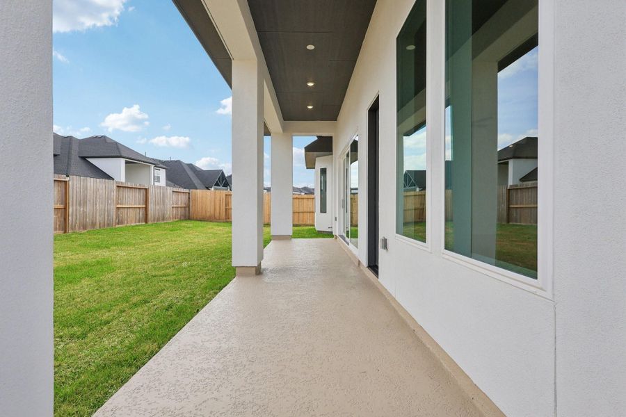 Exterior details and patio area of a home in Sienna 65', Missouri City (Image 4).