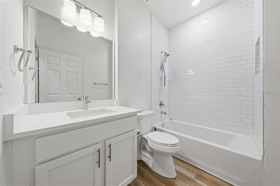 Furnished interior view inside a new home in , Altamonte Springs (Image 10).