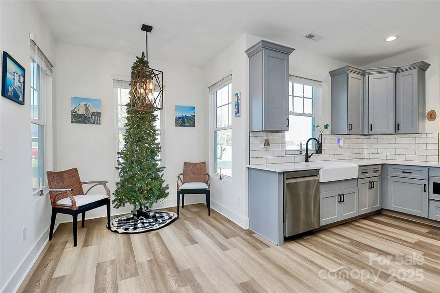 Breakfast/Coffee nook area in kitchen Breakfast/Coffee nook area in kitchen