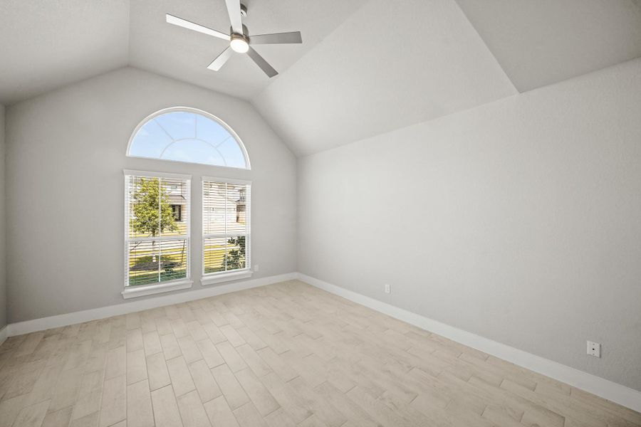Spacious, unfurnished interior of a new home in Morton Creek Ranch, Katy (Image 11).