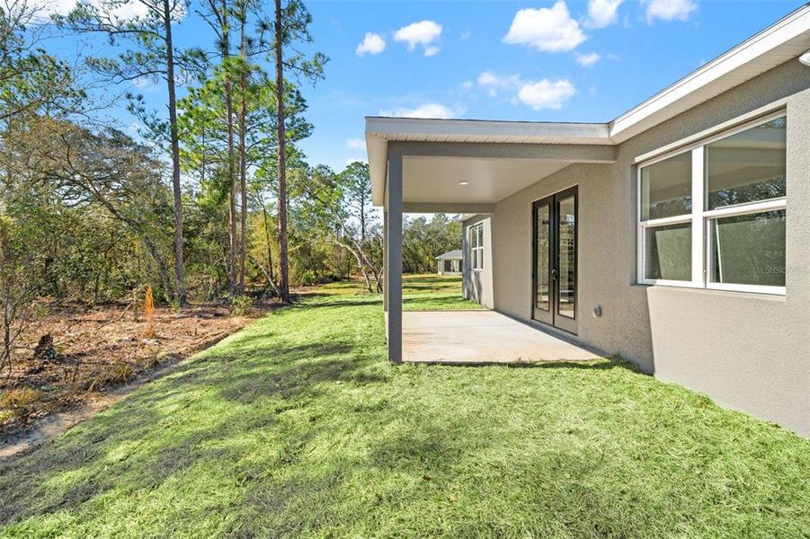 Exterior details and patio area of a home in , Dunnellon (Image 32).