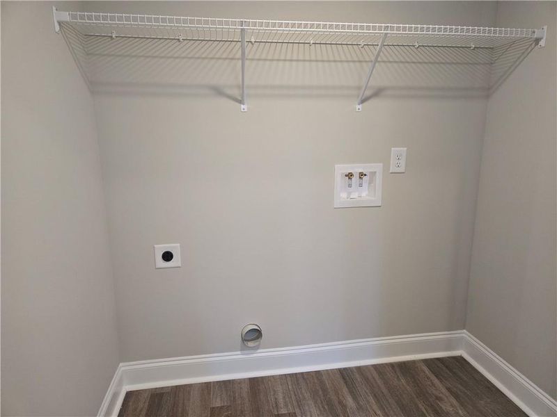 Spacious, unfurnished interior of a new home in , Gainesville (Image 9).