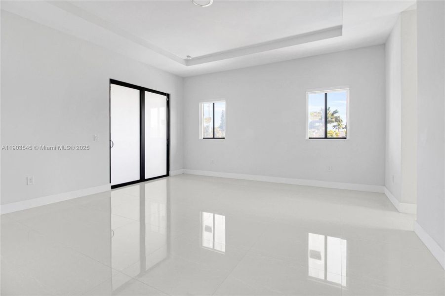Spacious, unfurnished interior of a new home in , Miami (Image 14).