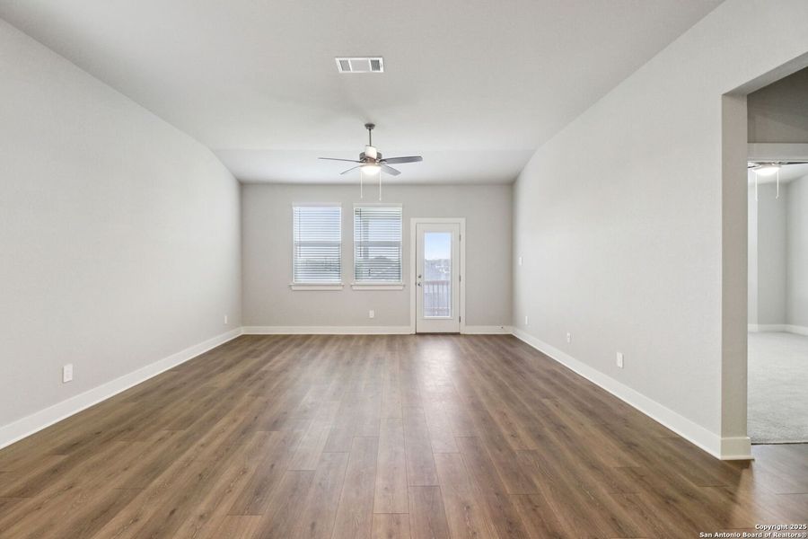 Spacious, unfurnished interior of a new home in Thomas Pond, San Antonio (Image 26). Spacious, unfurnished interior of a new home in Thomas Pond, San Antonio (Image 26).