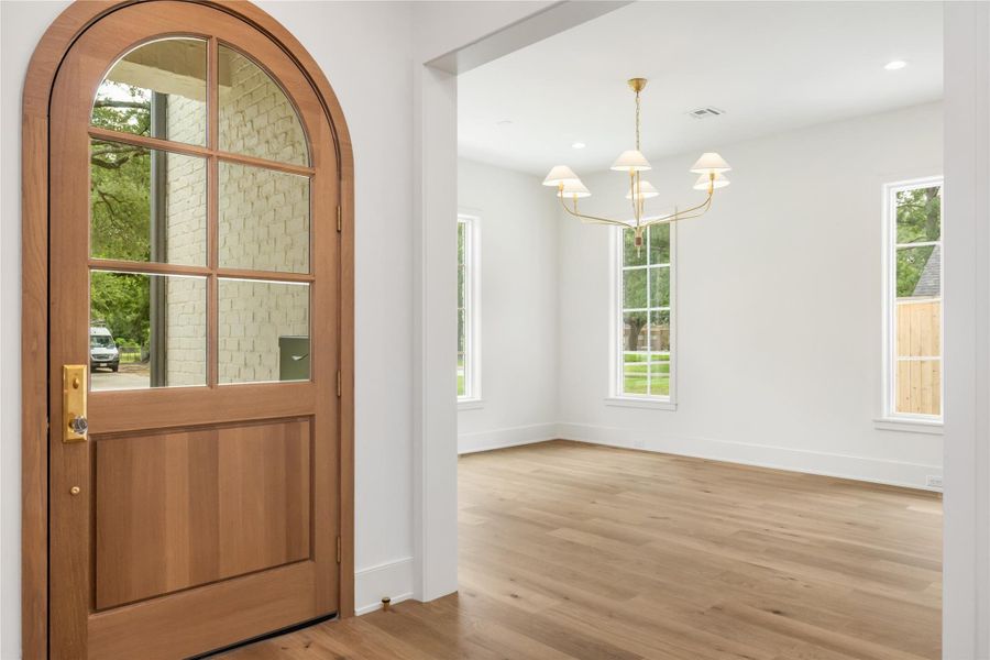 Spacious, unfurnished interior of a new home in , Houston (Image 45).