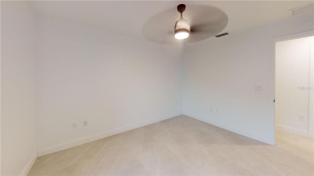 Spacious, unfurnished interior of a new home in , Palm Bay (Image 9).