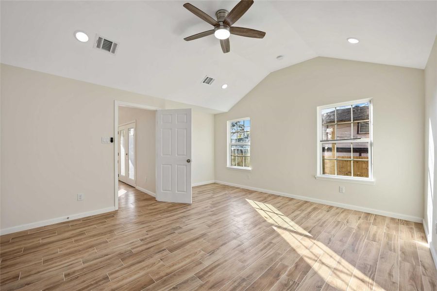 Spacious, unfurnished interior of a new home in , Baytown (Image 26).