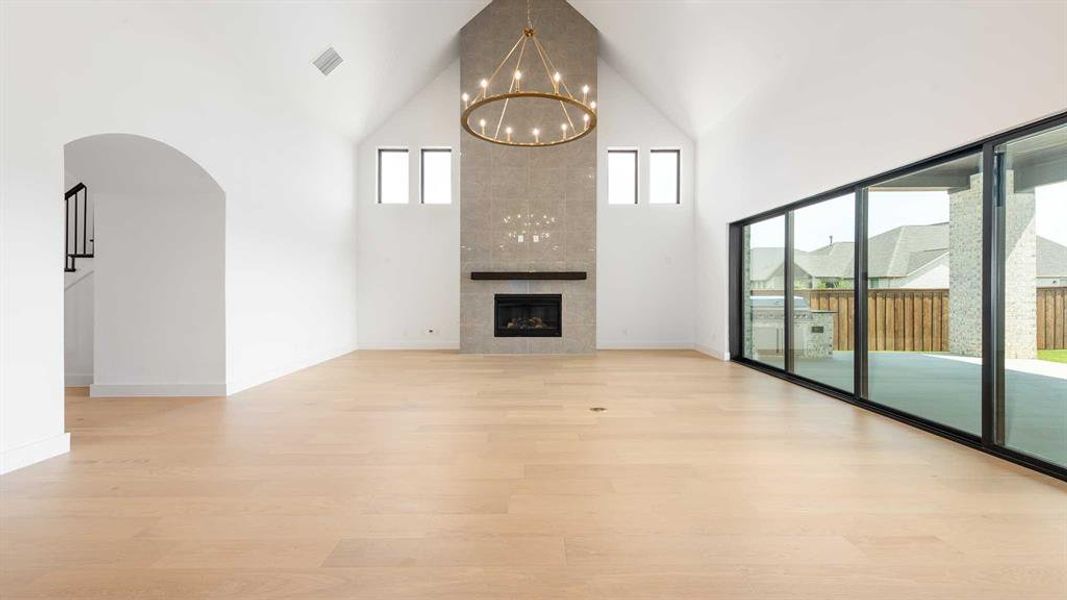 Spacious, unfurnished interior of a new home in Adkins Park 70', Hurst (Image 14).