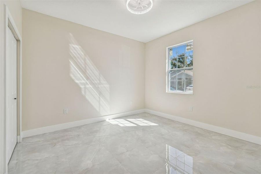 Spacious, unfurnished interior of a new home in , Tampa (Image 16).