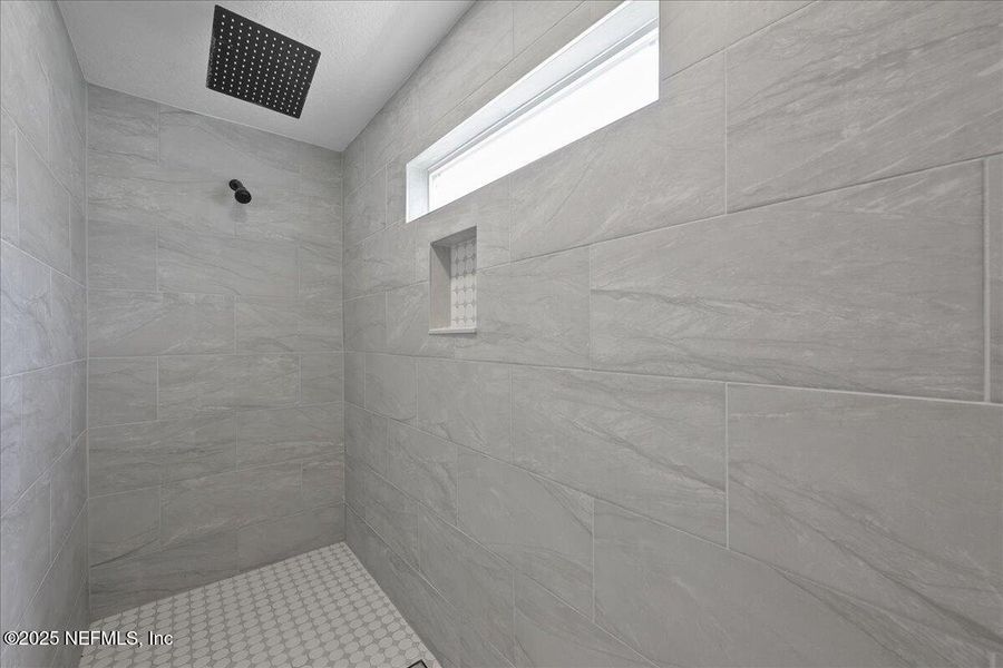 Spacious, unfurnished interior of a new home in , Palatka (Image 19).