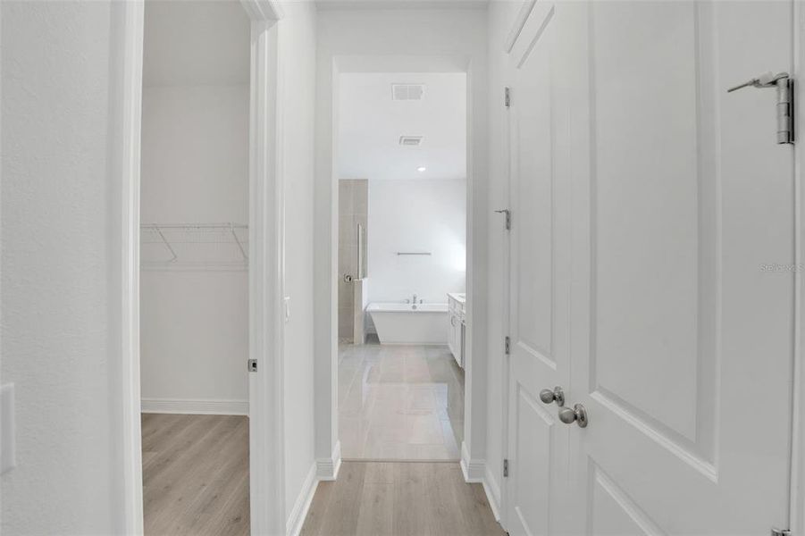 Spacious, unfurnished interior of a new home in Palms at Windermere, Windermere (Image 38).