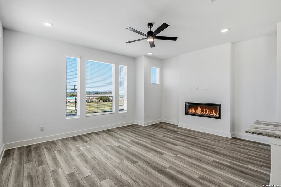 Spacious, unfurnished interior of a new home in Rose Hill, San Antonio (Image 32).