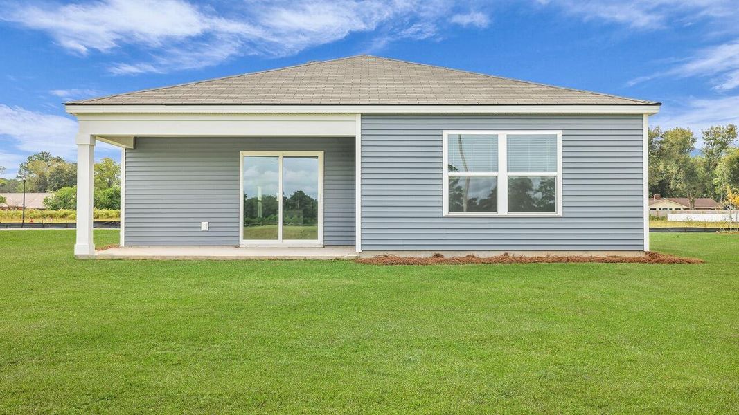 Exterior details and patio area of a home in Huggins Hill, Manning (Image 3).