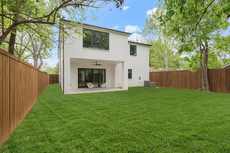 Exterior details and patio area of a home in , Dallas (Image 3).