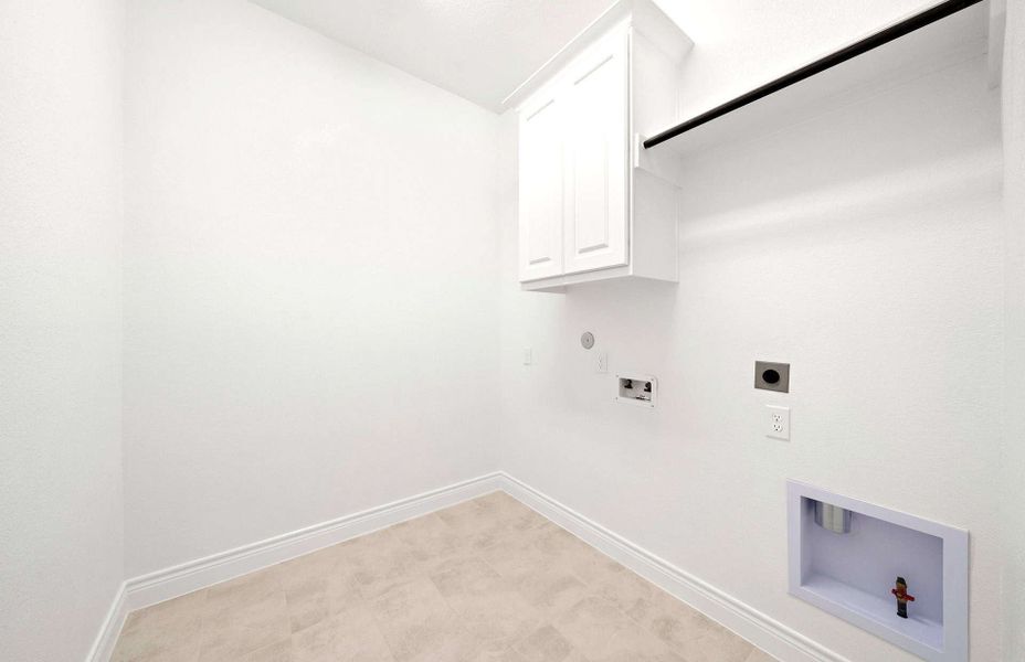 Spacious, unfurnished interior of a new home in Bridgeland 50′, Cypress (Image 24).