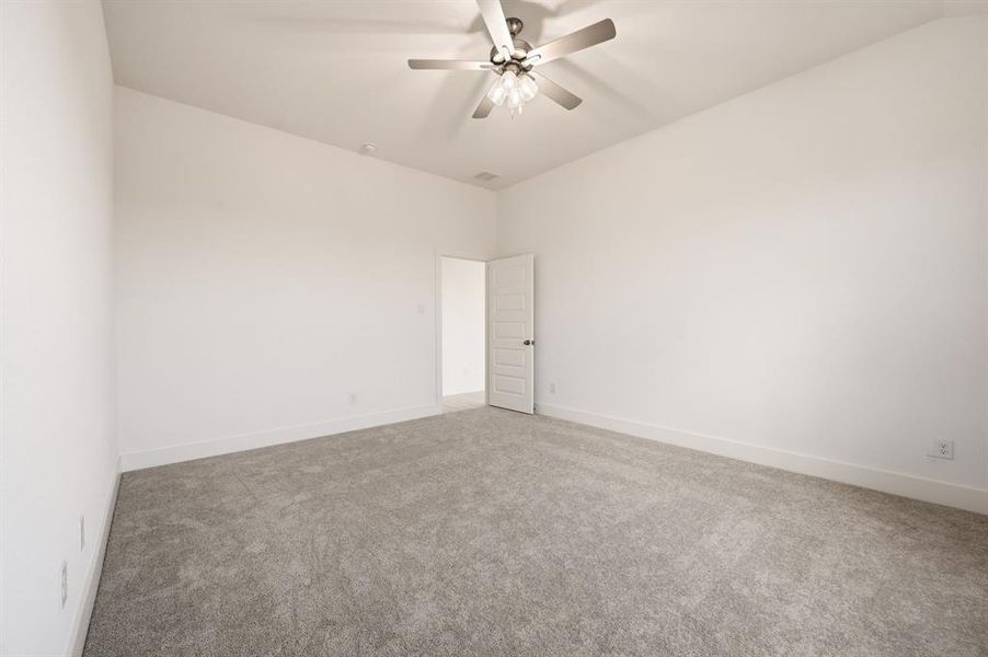 Spacious, unfurnished interior of a new home in Saddleback Estates, Boyd (Image 28). Spacious, unfurnished interior of a new home in Saddleback Estates, Boyd (Image 28).