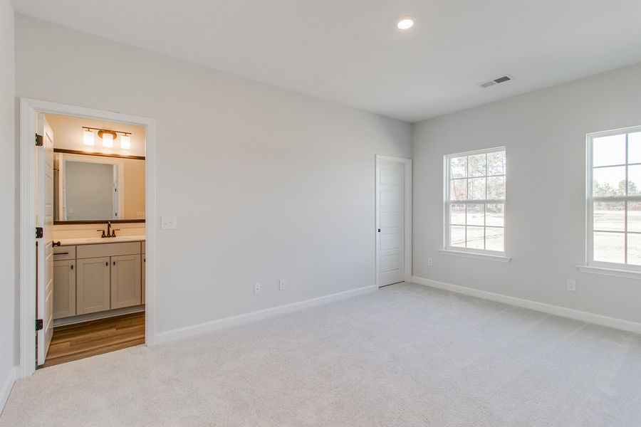 Spacious, unfurnished interior of a new home in Hendrix Farms, Lexington (Image 42).