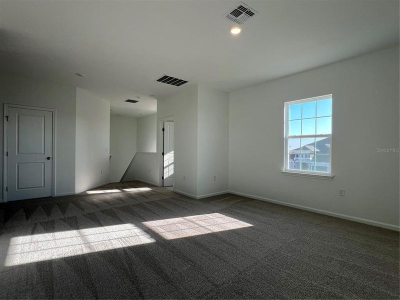 Spacious, unfurnished interior of a new home in Hills of Minneola, Minneola (Image 22).
