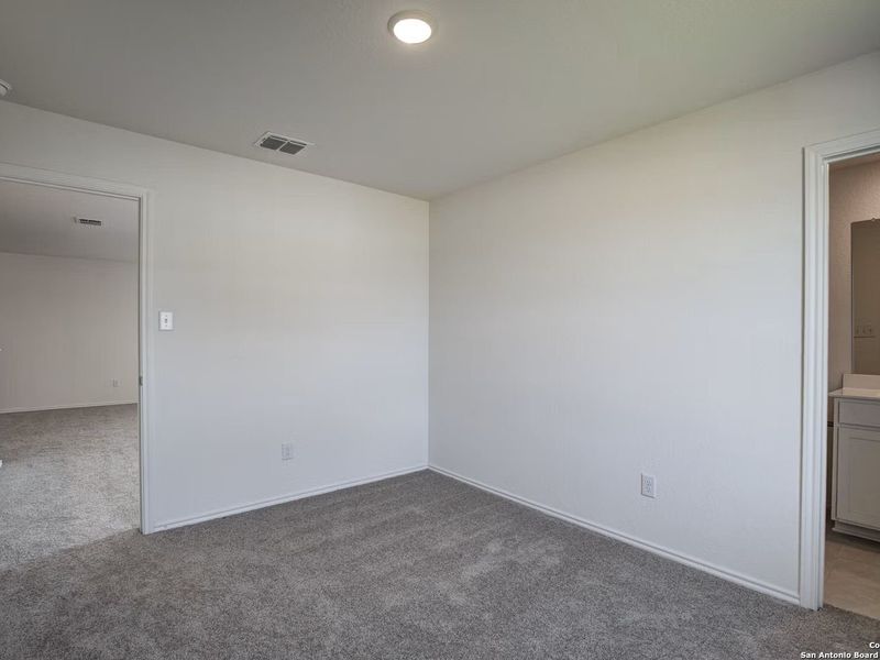 Spacious, unfurnished interior of a new home in Hannah Heights, Seguin (Image 24).