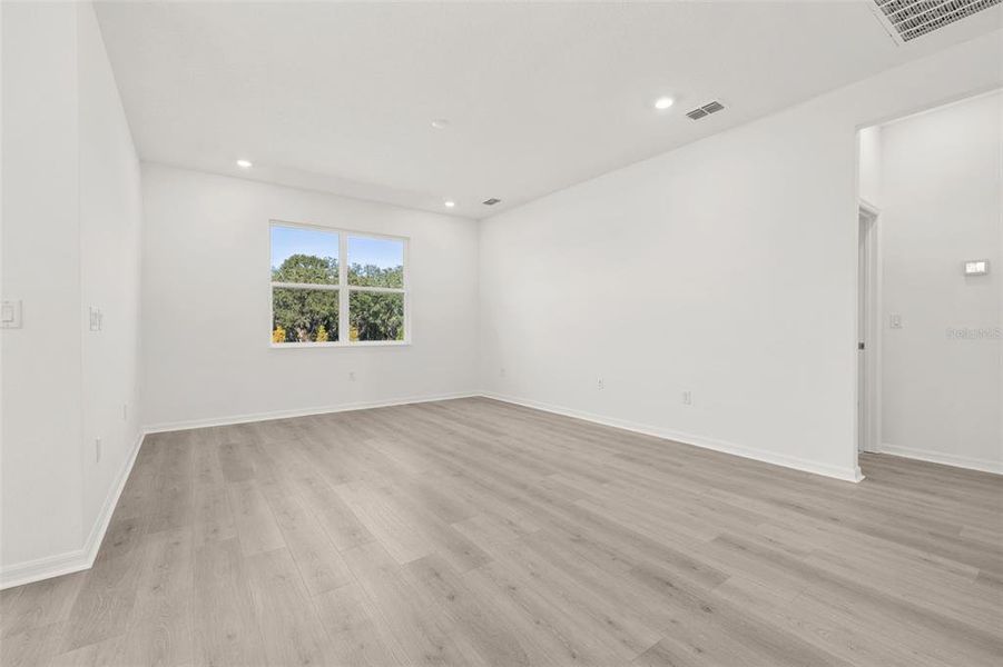 Spacious, unfurnished interior of a new home in Reserve at Hammock Oaks, Lady Lake (Image 17). Spacious, unfurnished interior of a new home in Reserve at Hammock Oaks, Lady Lake (Image 17).