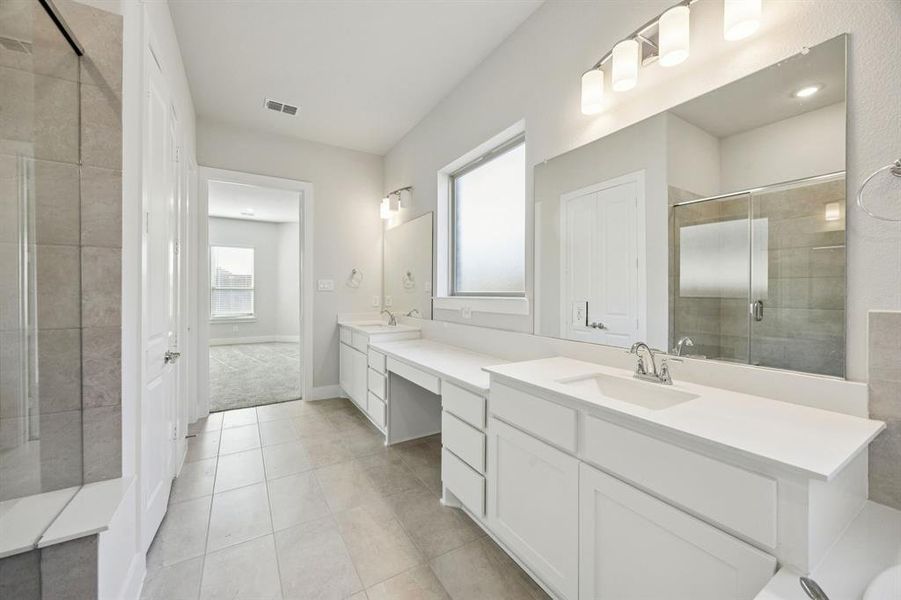 Furnished interior view inside a new home in Dove Hollow, Waxahachie (Image 7). Furnished interior view inside a new home in Dove Hollow, Waxahachie (Image 7).