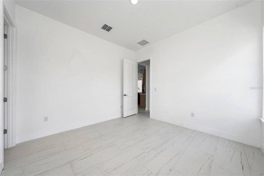 Spacious, unfurnished interior of a new home in , Orlando (Image 22).
