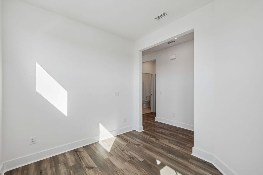 Spacious, unfurnished interior of a new home in Del Webb Barton Village, Lebanon (Image 24).