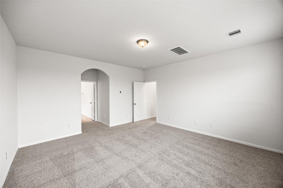 Spacious, unfurnished interior of a new home in River Ranch Meadows, Dayton (Image 33).