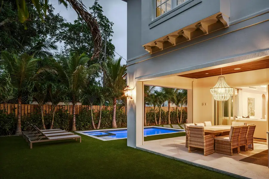 10 - Covered patio with wicker dining se