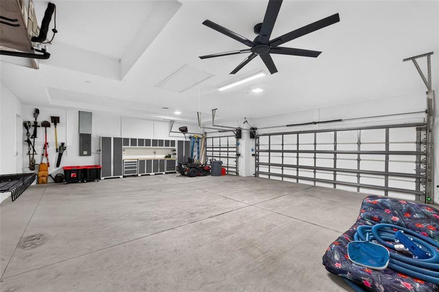 Spacious, unfurnished interior of a new home in , Rotonda West (Image 41).