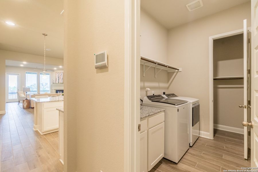 Furnished interior view inside a new home in Cibolo Crossing, Universal City (Image 16).