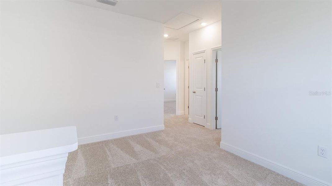 Spacious, unfurnished interior of a new home in , Minneola (Image 12).