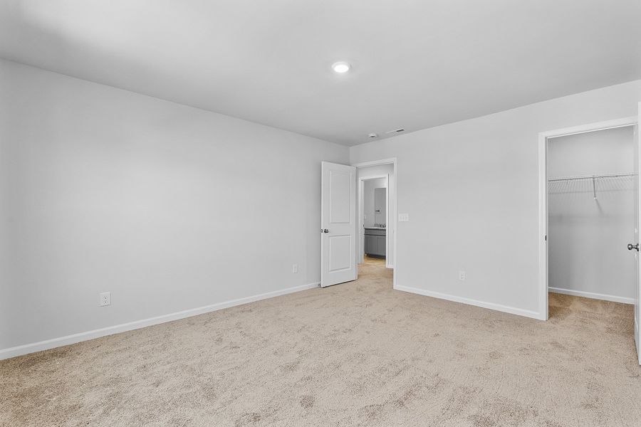 Spacious, unfurnished interior of a new home in Hanes Lake, Winston-Salem (Image 30).