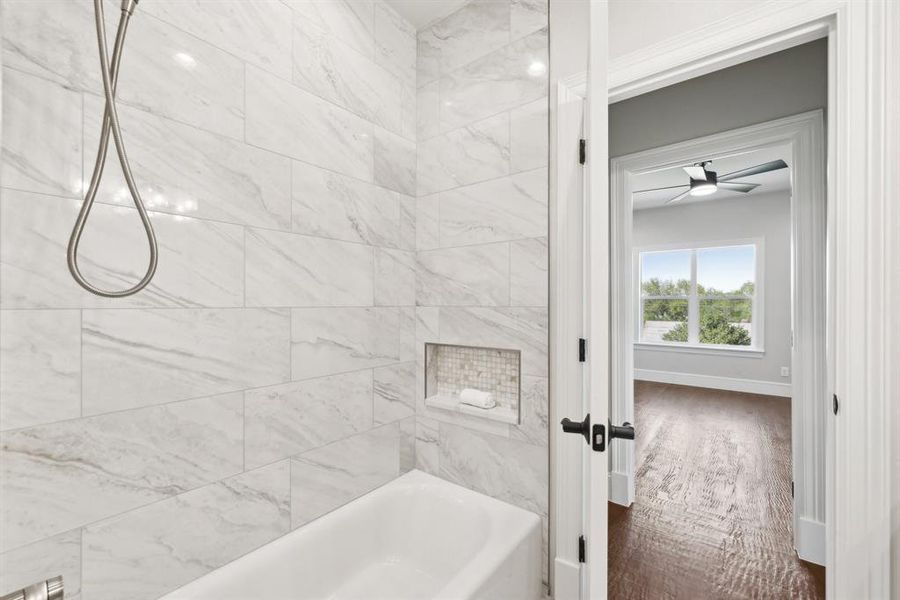 Guest Bathroom w/tub Guest Bathroom w/tub