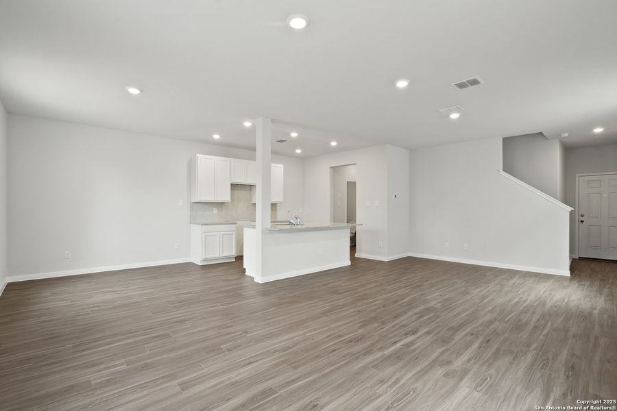 Spacious, unfurnished interior of a new home in Melissa Ranch, San Antonio (Image 24).