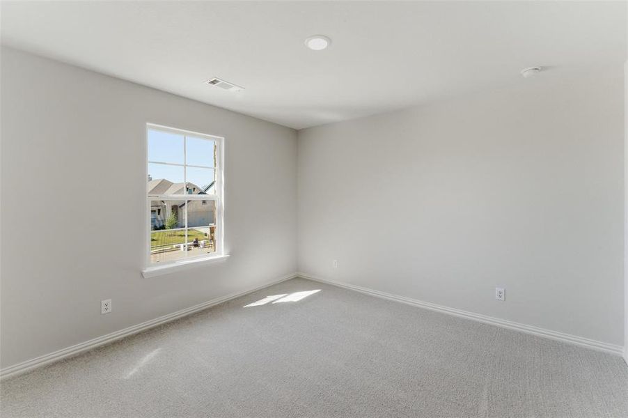 Spacious, unfurnished interior of a new home in Covenant Park, Springtown (Image 31).