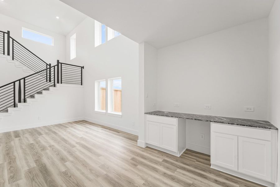 Spacious, unfurnished interior of a new home in Riverside Estates, Mont Belvieu (Image 10).