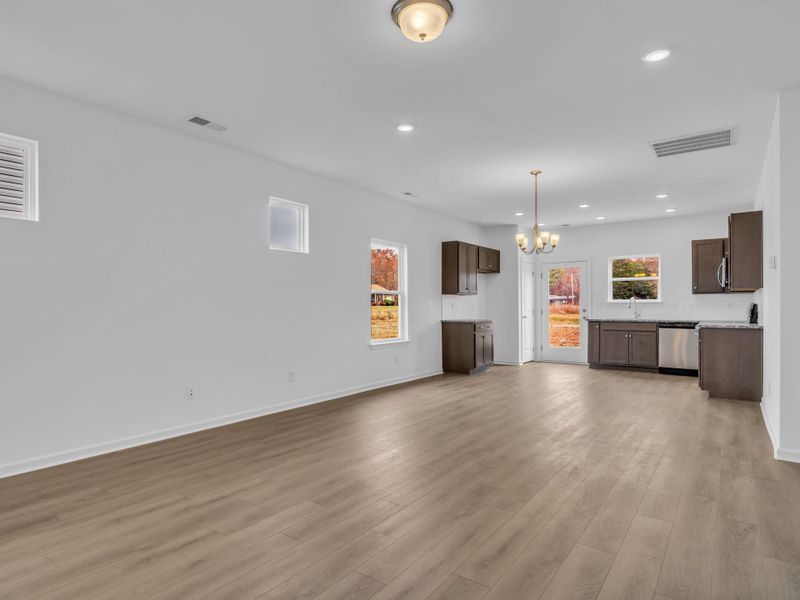 Spacious, unfurnished interior of a new home in Cantigny Park, Clarksville (Image 13).