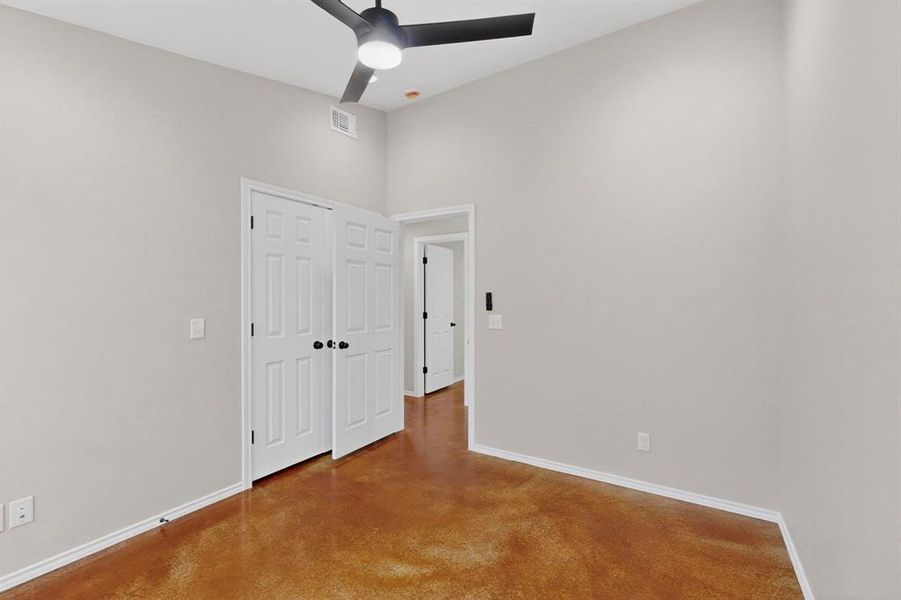 Spacious, unfurnished interior of a new home in , Paris (Image 25).