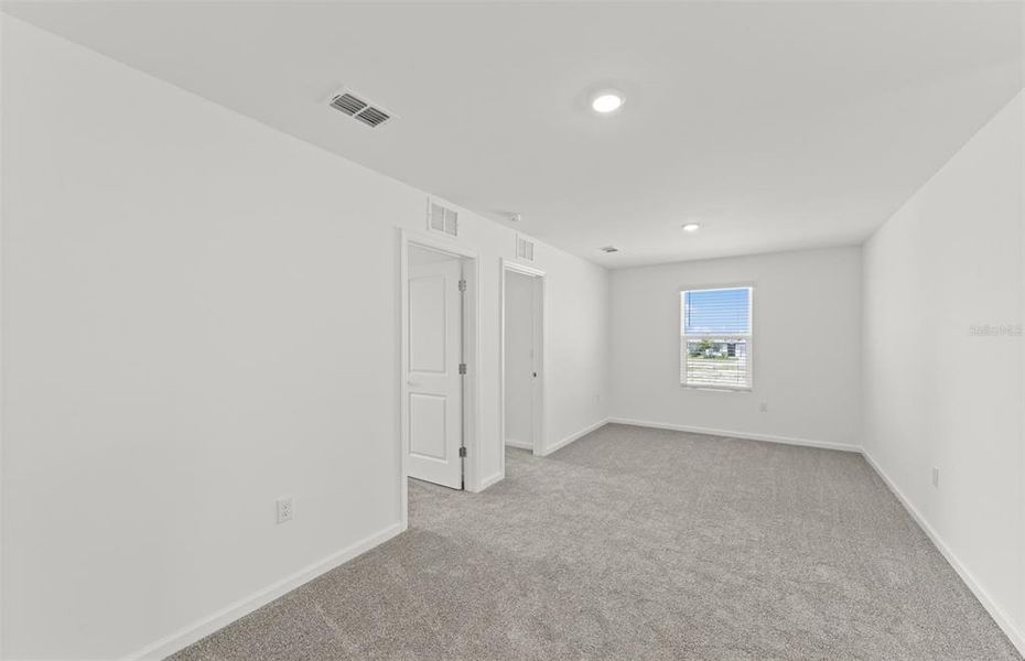 Spacious, unfurnished interior of a new home in Lakespur Wellen Park, Venice (Image 26).