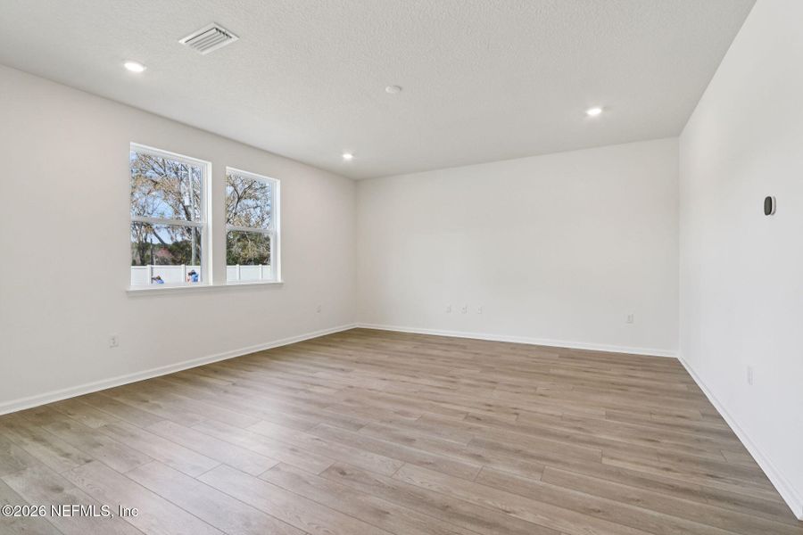 Spacious, unfurnished interior of a new home in Copper Ridge, Jacksonville (Image 11).