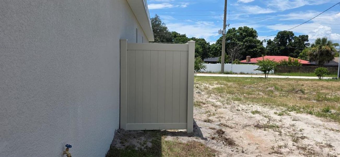 Exterior details and patio area of a home in , Winter Haven (Image 31).