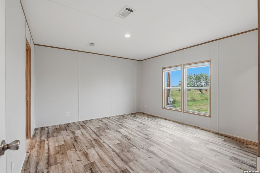 Spacious, unfurnished interior of a new home in , Atascosa (Image 12).
