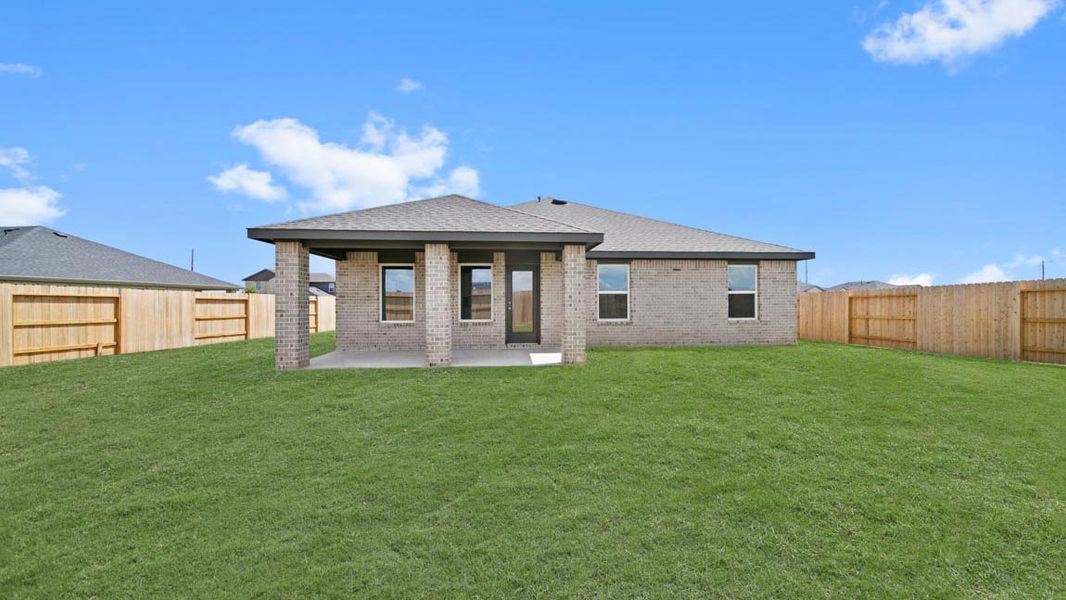 Exterior details and patio area of a home in Sunterra Lakes, Brookshire (Image 4).