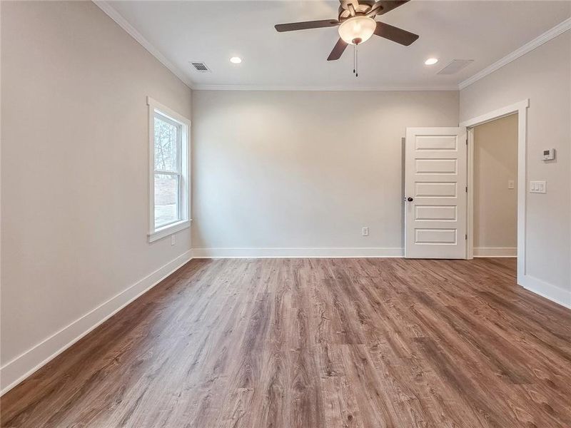 Spacious, unfurnished interior of a new home in , Dallas (Image 17).