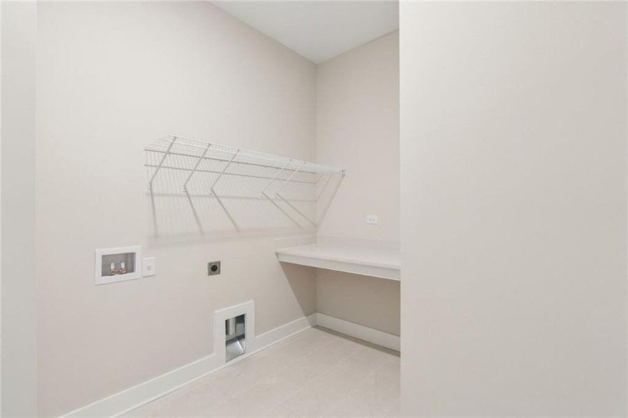 Spacious, unfurnished interior of a new home in , Gainesville (Image 11).