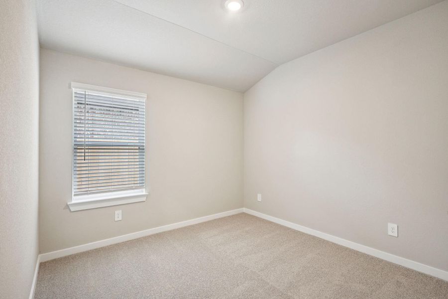 Spacious, unfurnished interior of a new home in Southwinds, Baytown (Image 29).