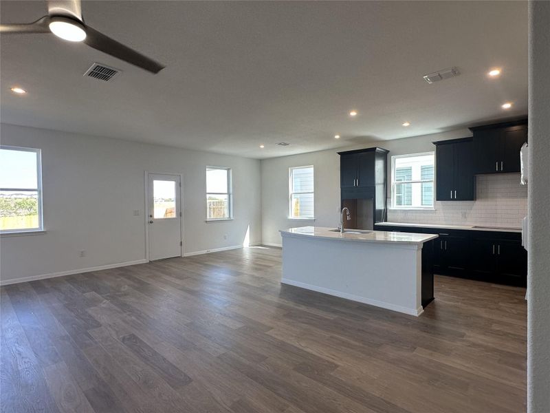 Spacious, unfurnished interior of a new home in Porter Country, Buda (Image 15). Spacious, unfurnished interior of a new home in Porter Country, Buda (Image 15).