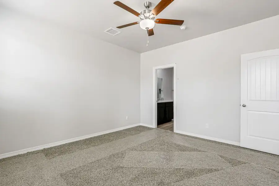 Representative unfurnished interior of a home built from the Desert Willow by View Homes in Paseo del Este, El Paso (Image 35). Representative unfurnished interior of a home built from the Desert Willow by View Homes in Paseo del Este, El Paso (Image 35).