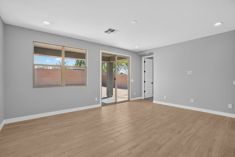 Spacious, unfurnished interior of a new home in Artisan at Asante, Surprise (Image 14).